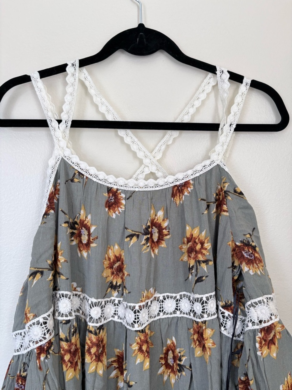 Doe & Rae Sage Green Sunflower Lace Sundress Size Small NWT - Picture 7 of 16